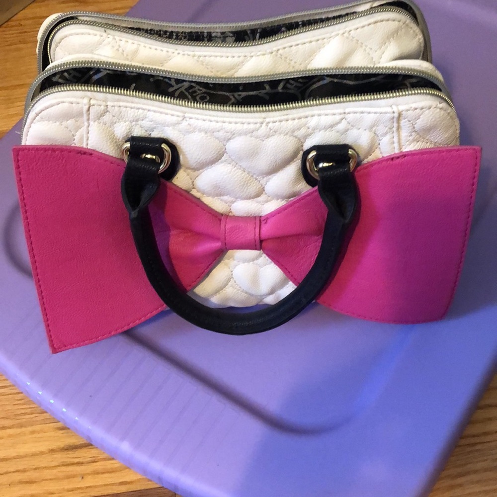 Betsey Johnson bow purse - Picture 2 of 5